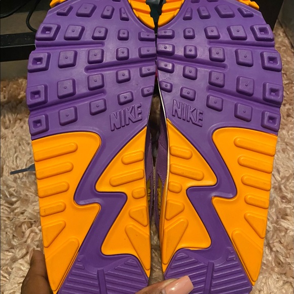 NIKE AIR MAX 90 QS - Picture 4 of 10